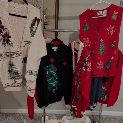 #01 - Christmas Clothes