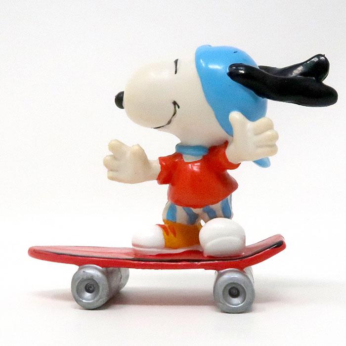 Skateboarding Snoopy Figurine - Peanuts Collectible