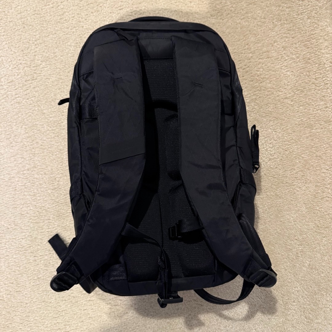 【美品】ABLE CARRY Daily Plus X-pac Black Daily Plus | Minimal 21L Backpack for EDC & Travel – Able Carry