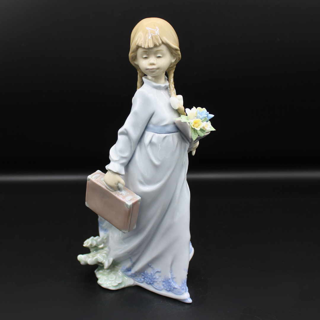 【限定品】リヤドロ LLADRO 7604 学校時代 SCHOOL DAYS Lladro Porcelain Figurine # 7604 School Days” Girl with