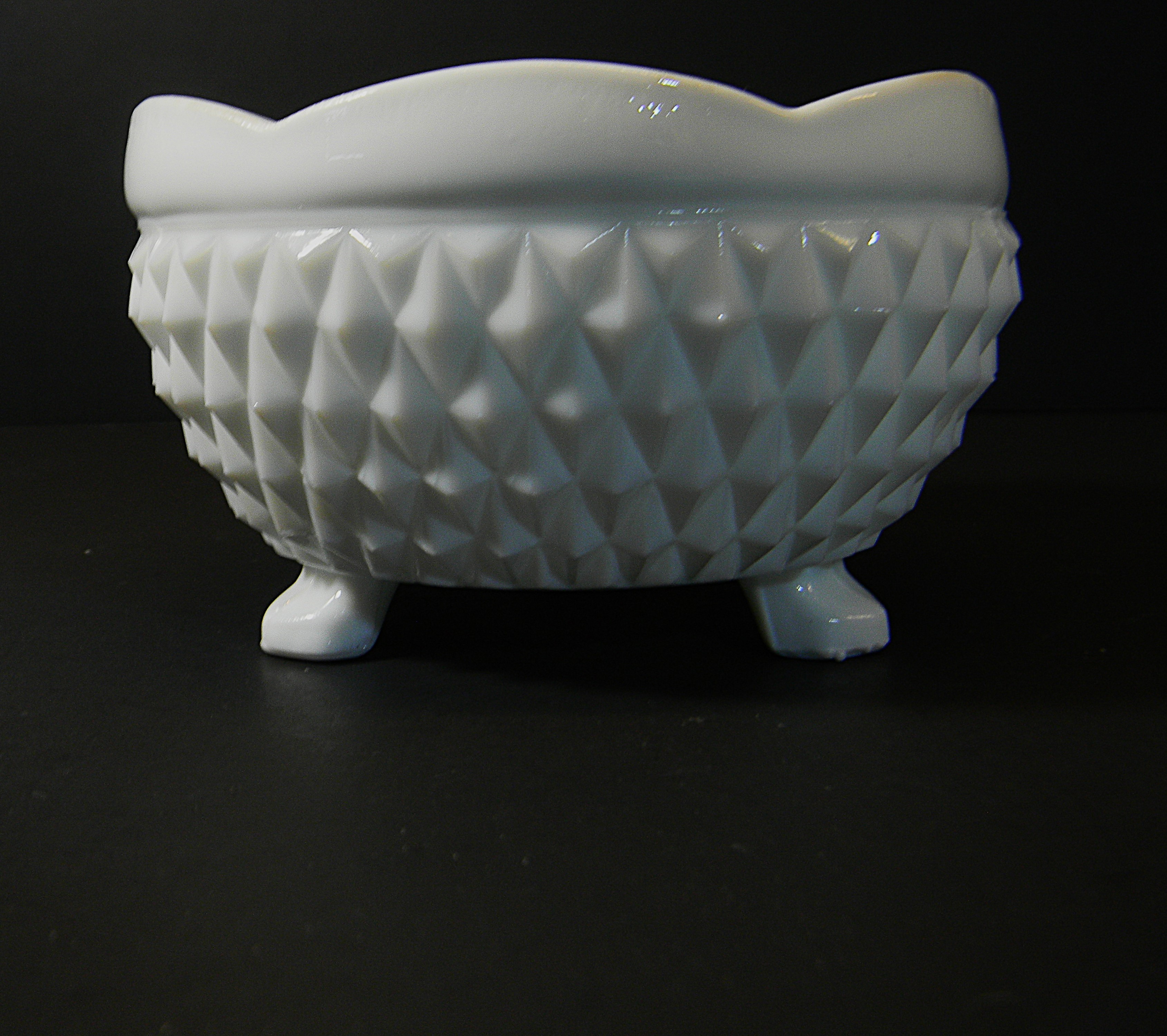 #01 Indiana Glass Diamond Point Pattern Footed Base Scalloped Edge Bowl ...