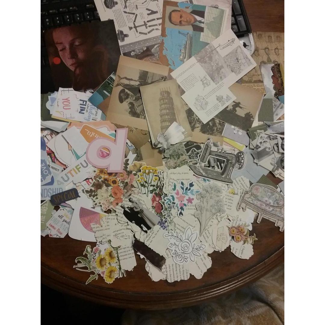 100 Piece Random Images Bundle