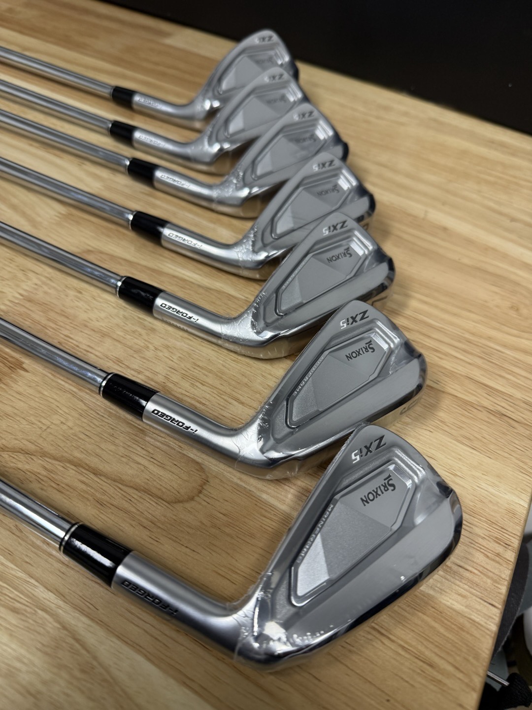 sui　1010 Brand New In Plastic Srixon Zxi5 5-AW