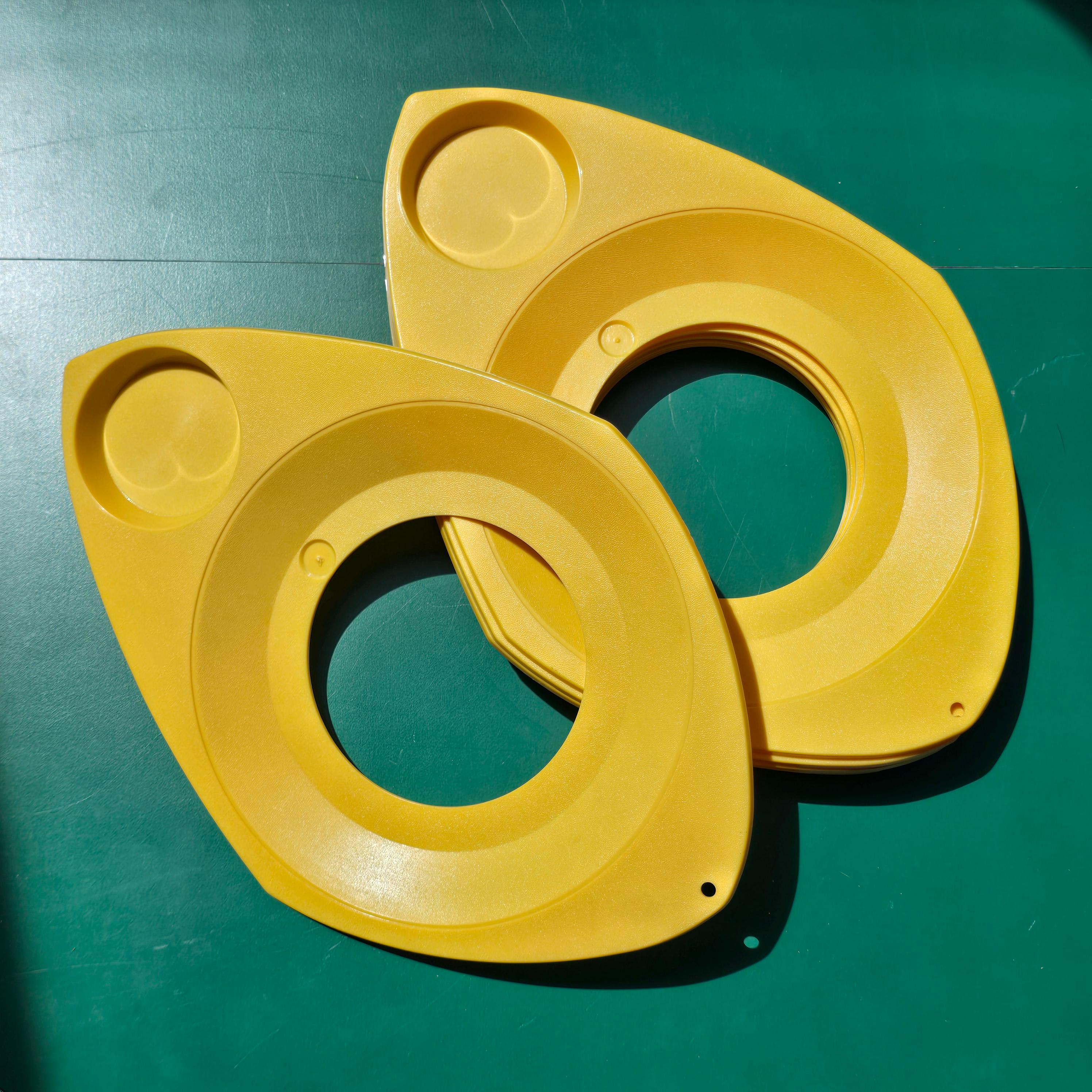 Vtg MCM Retro 70s Yellow Party Picnic Plastic Paper Plate Cup Holders