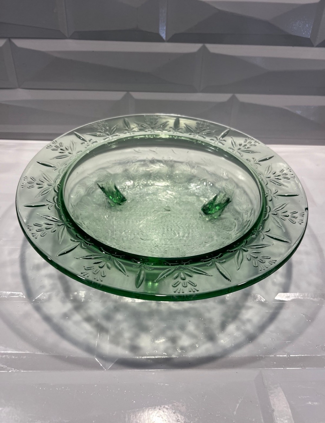 Glass Rose And Thorn Depression Glass Footed Bowl - Uranium