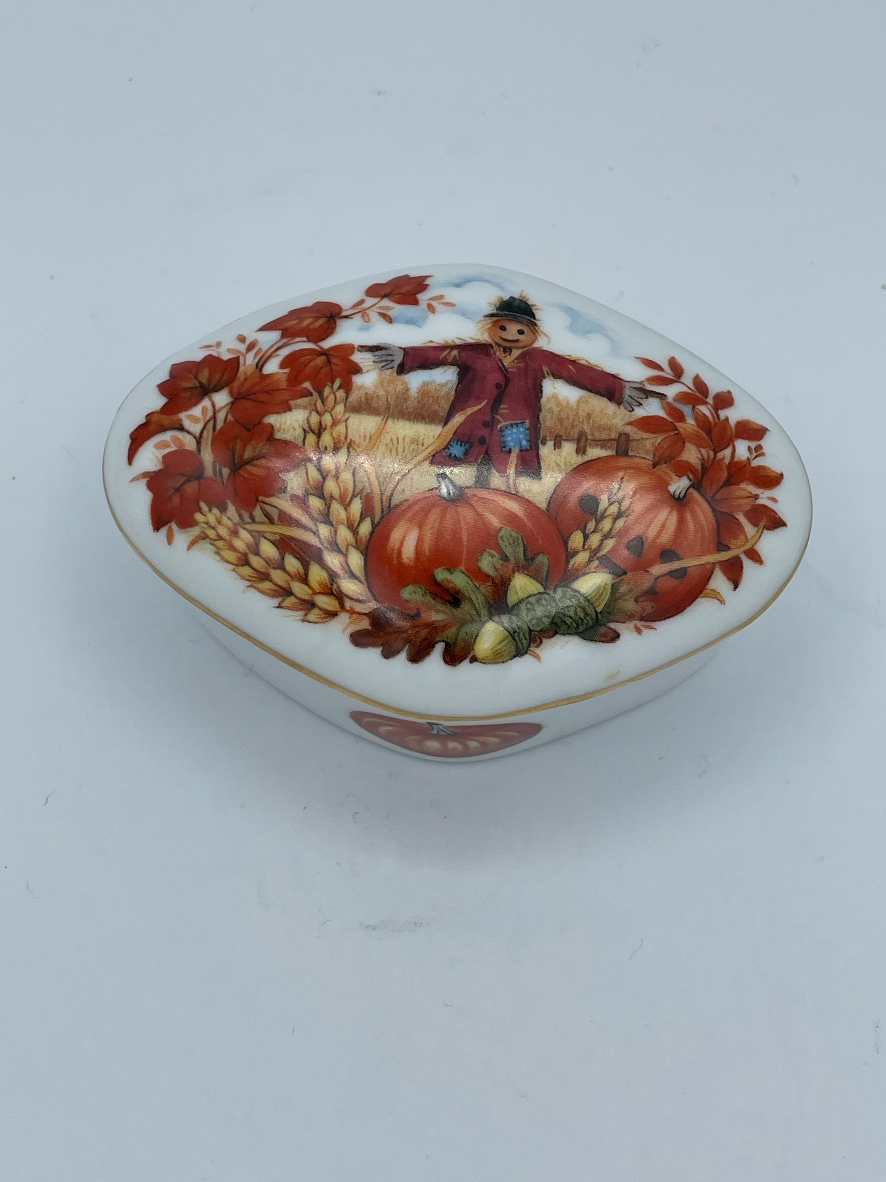 Royal Yarmouth Holiday Music Box