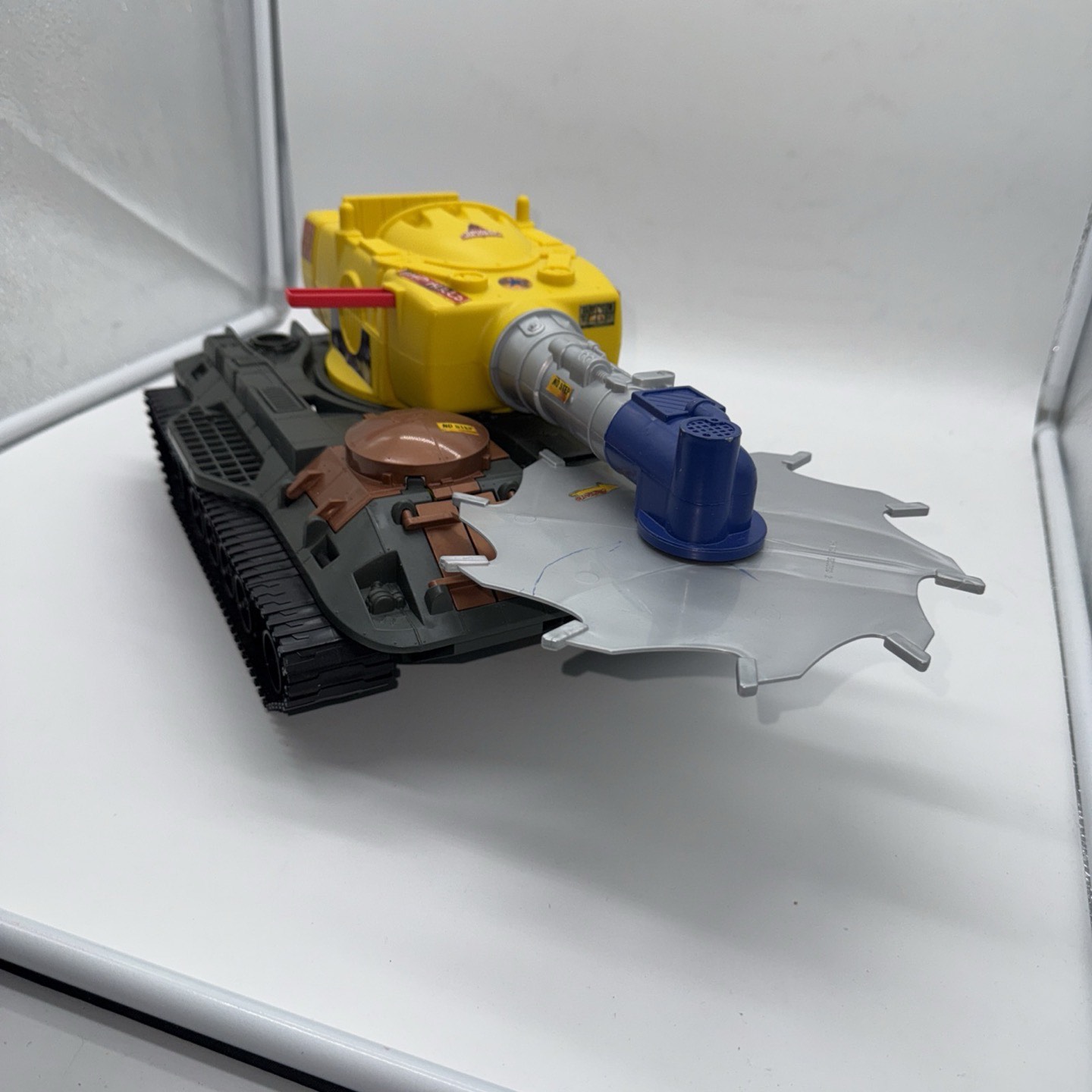 Small Soldiers BUZZSAW TANK Ocula付き Small Soldiers Movie Buzzsaw Tank with Exclusive Ocula
