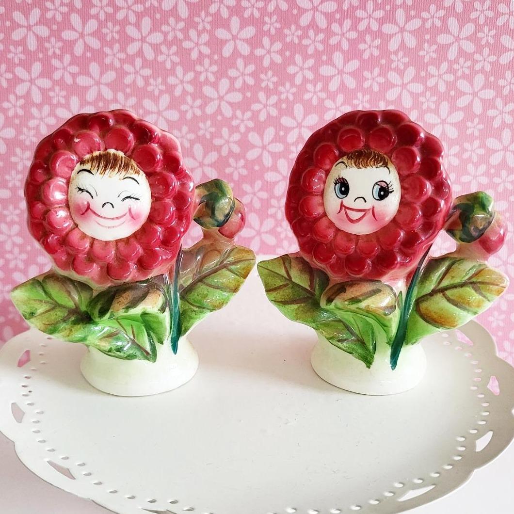 PY Japan Anthropomorphic Flower Face Shakers