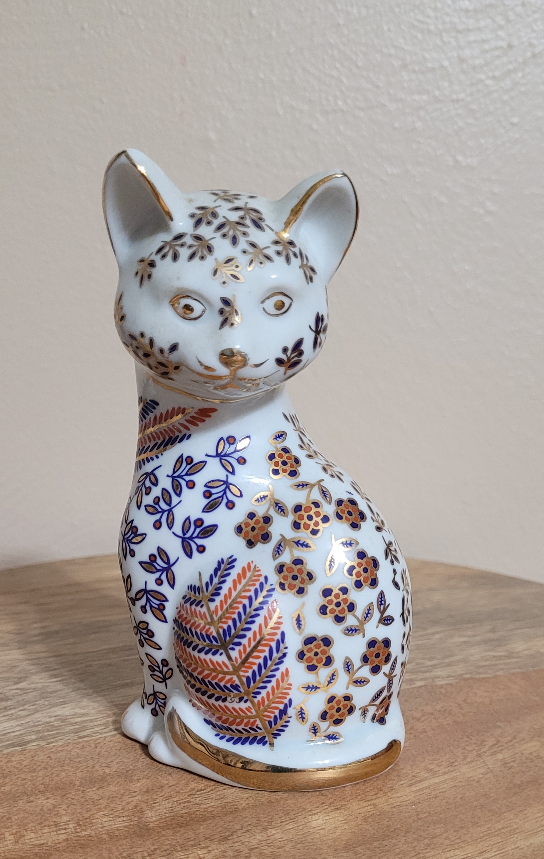 Tapestry Collection Cat Figurine Made in Japan Porcelain Imari Style