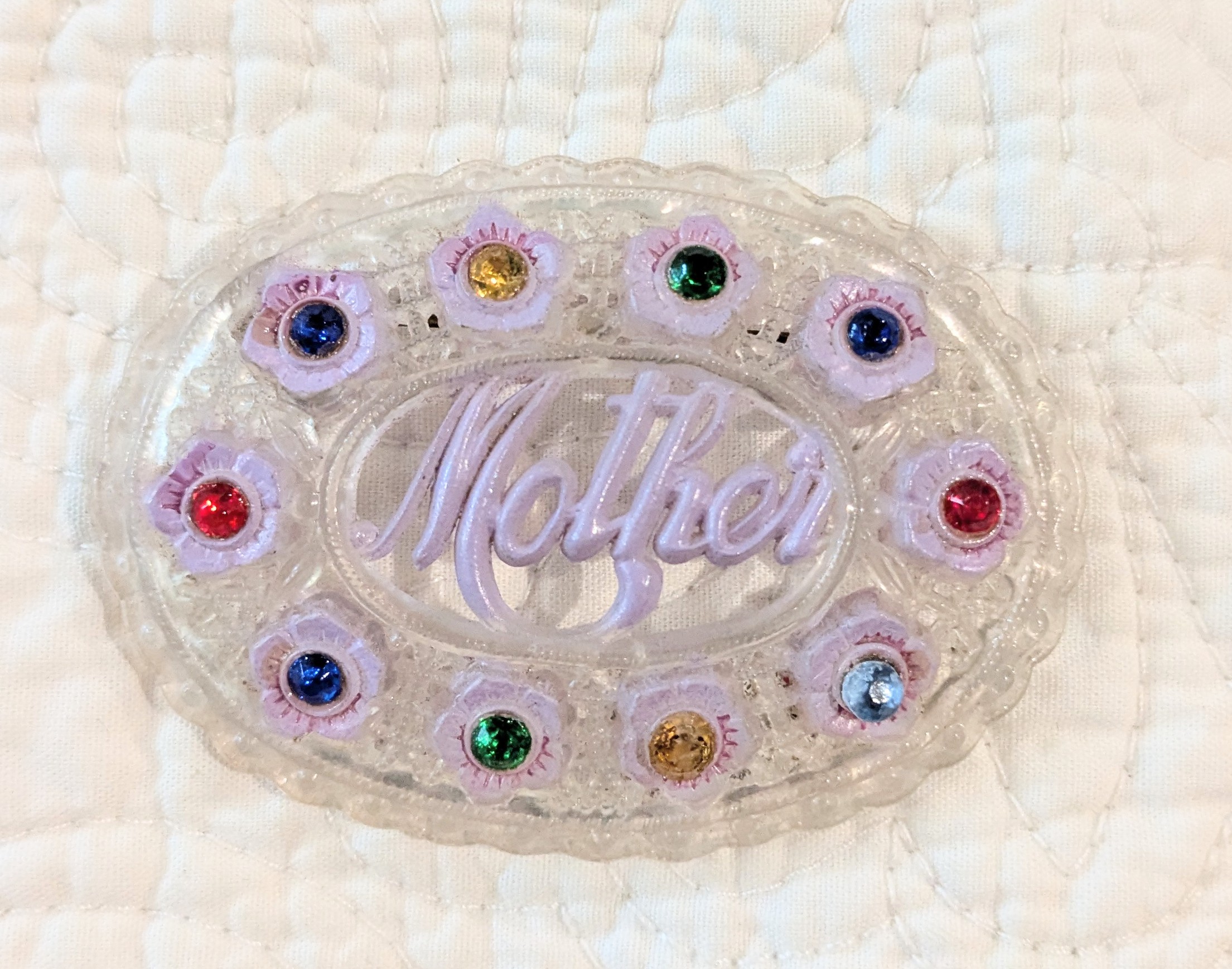Broche Vintage En Plastique Celluloïd - Fleur De Lys De Pâques, Mi-siècle