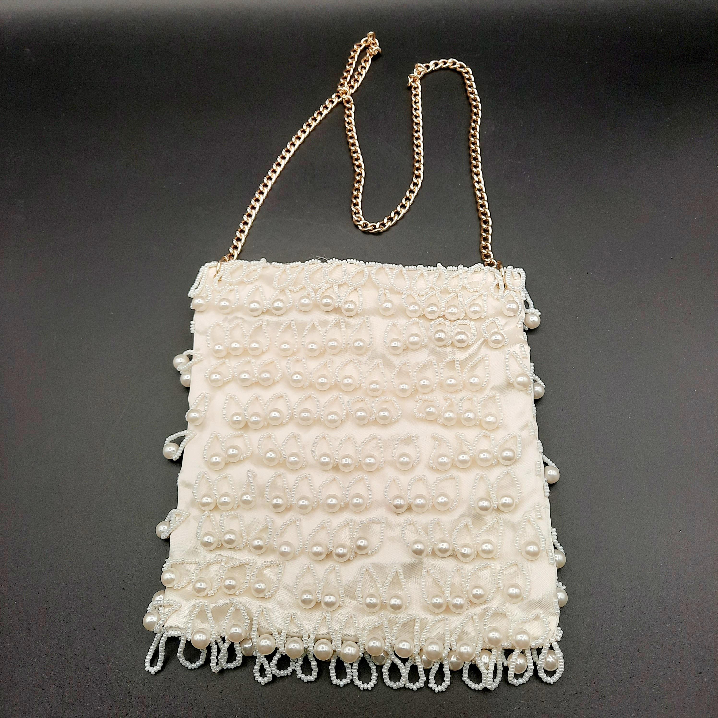 Medium classic hand-bag with chains and pearl details - Cream
