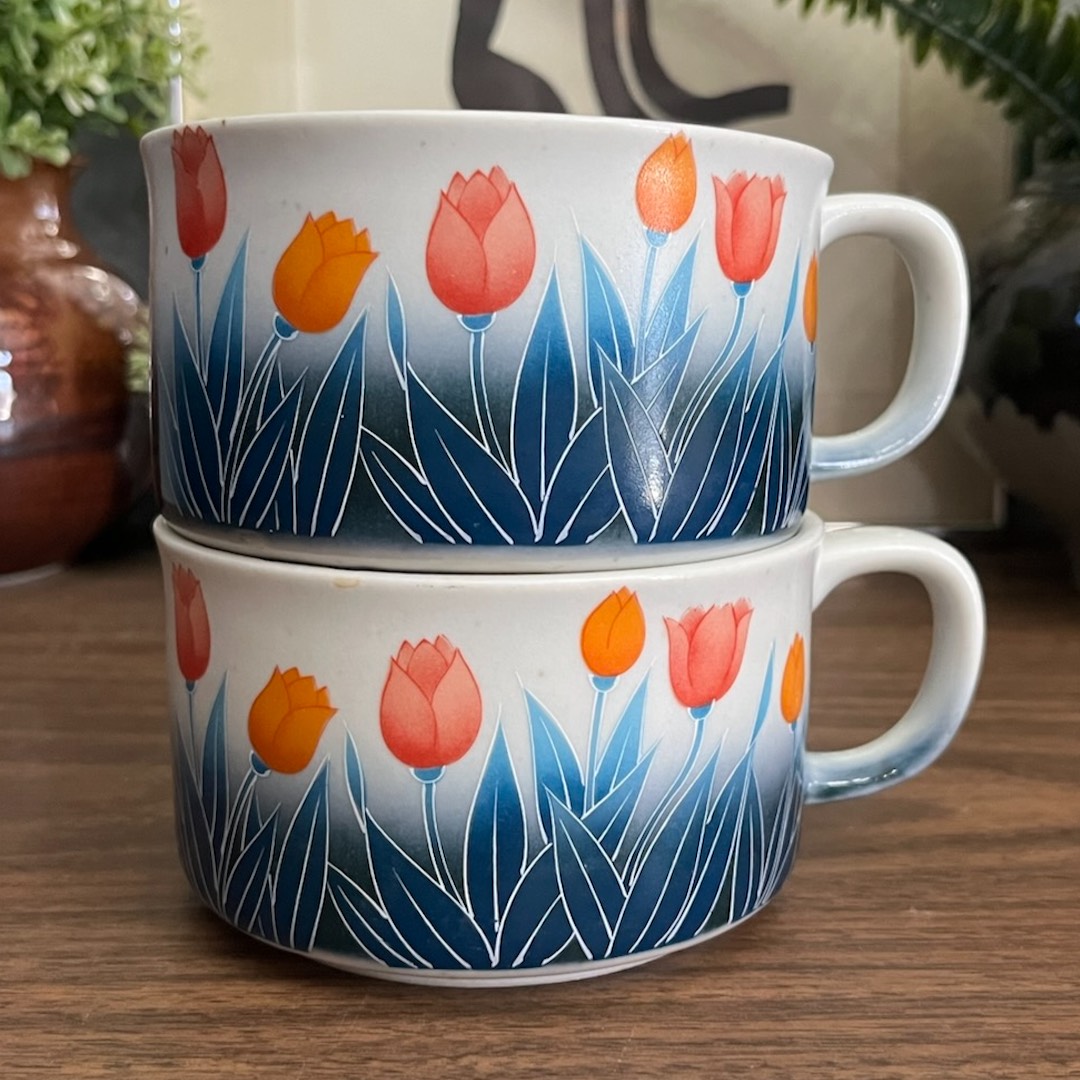 Pair of Colorful Ombre 1980’s Springtime Floral Easter Tulips Ceramic ...