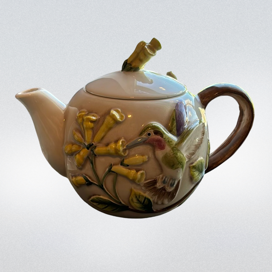 Takahashi Hand Painted Small Lidded Teapot Hummingbird